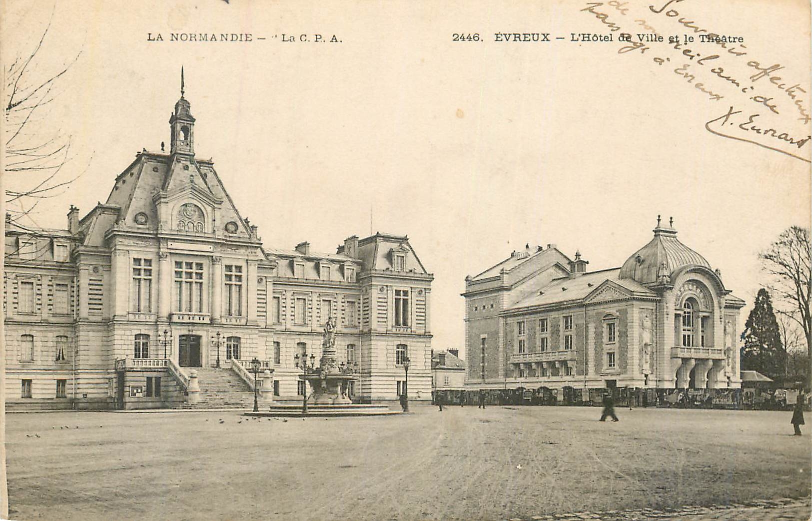 Évreux — L'Hôtel de Ville et le Théâtre — La C.P.A. n°2446