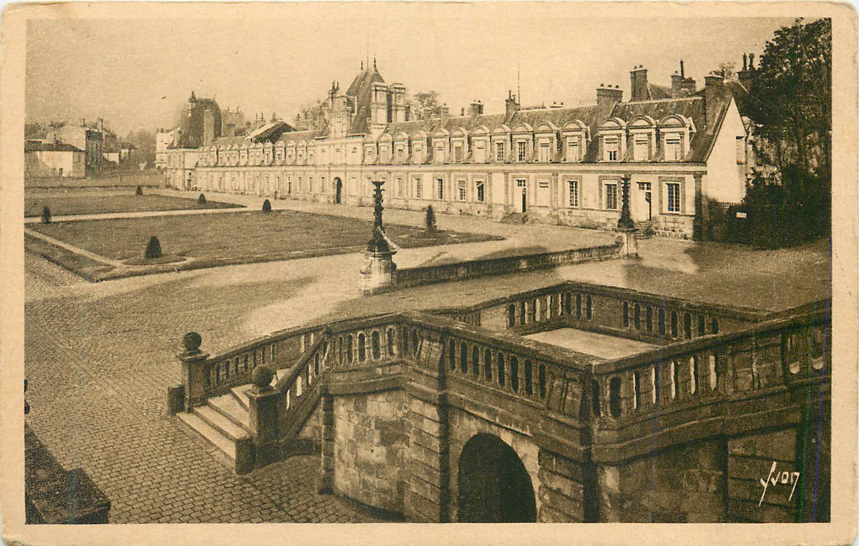 Fontainebleau (Seine-et-Marne) — Le palais - Aile des ministres et cour des adieux — Éditions d'Art YVON