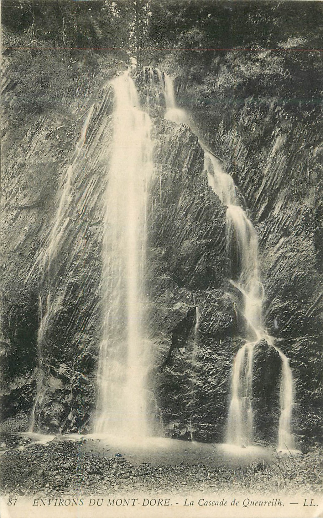 CPA Environs du Mont Dore La Cascade de Queureilh 