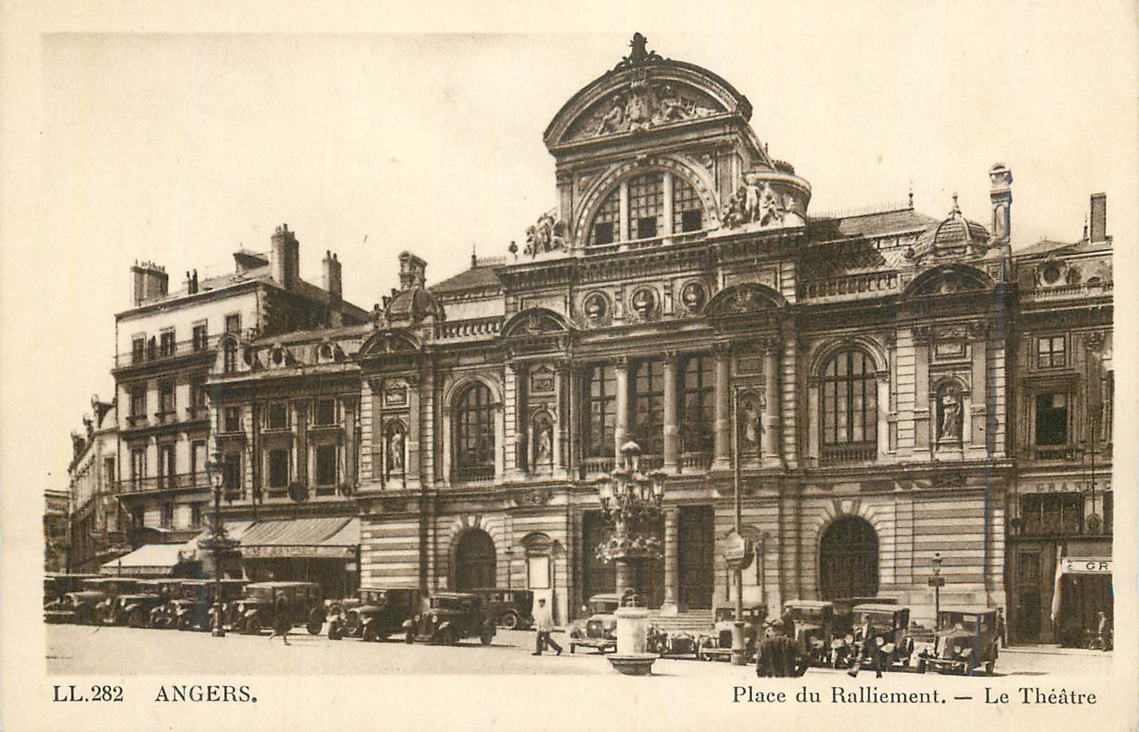 CPA Angers Place du Ralliement Le Theatre 
