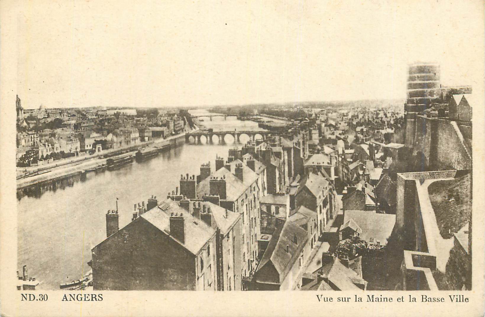 CPA Angers Vue sur la Maine et la Basse Ville 