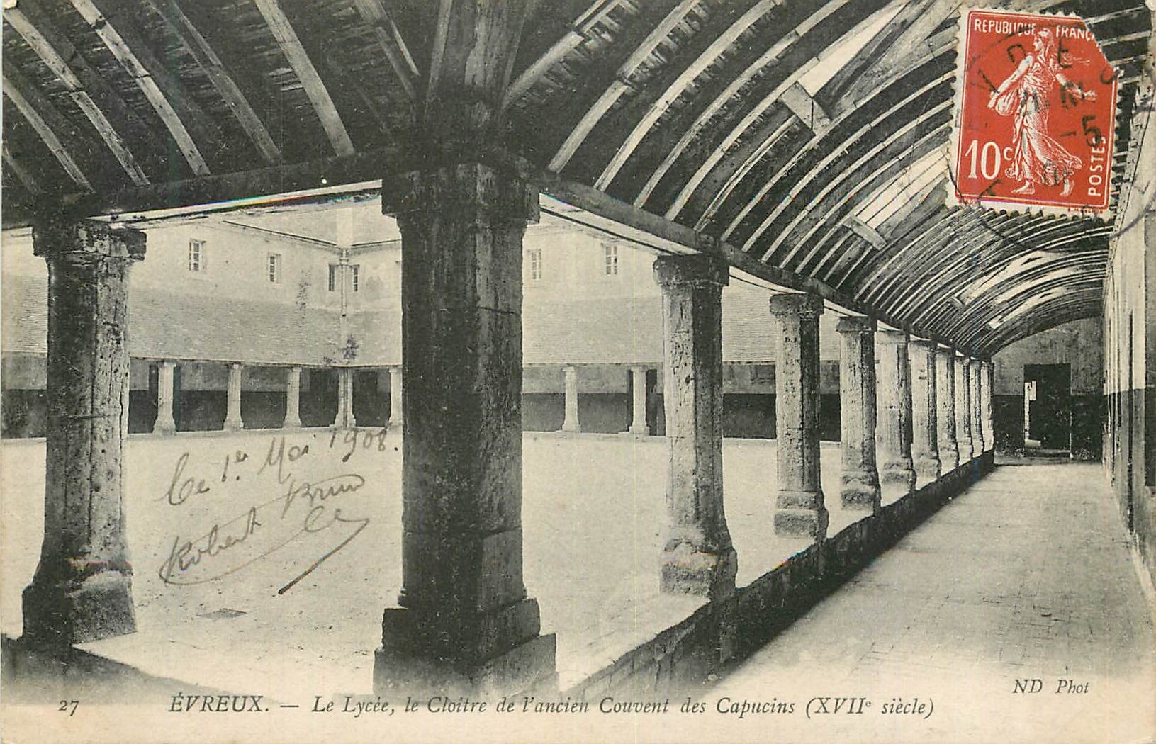CPA Evreux Le Lycee le Cloitre de l ancien Couvent des Capucins 