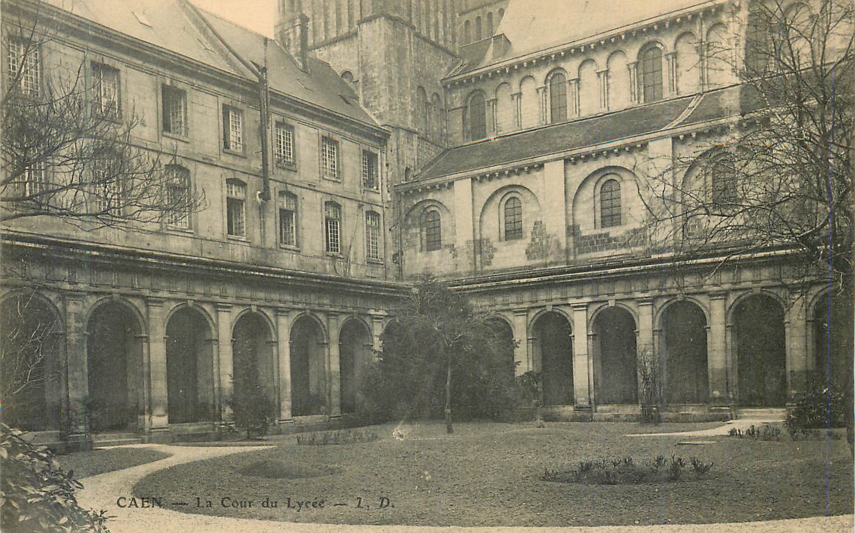 CPA Caen La Cour du Lycee 