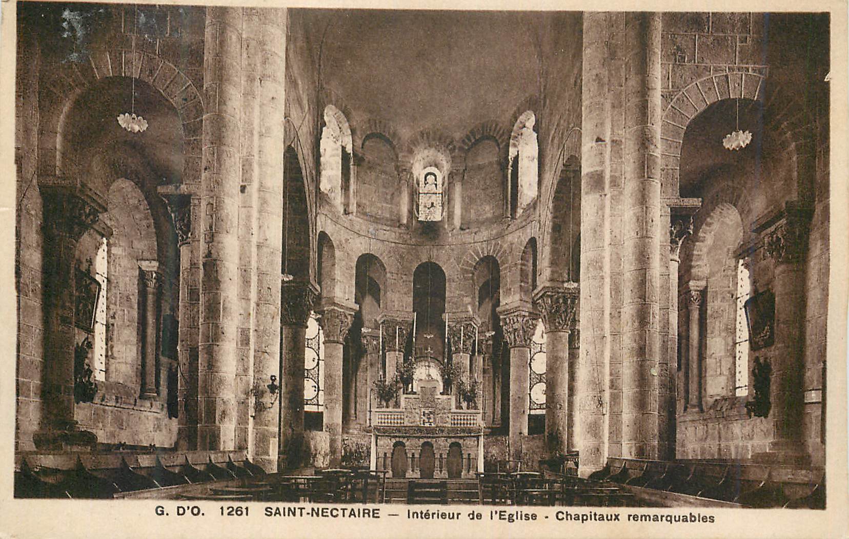 Saint-Nectaire — Intérieur de l'Église — Chapiteaux remarquables — G. D'O. 1261