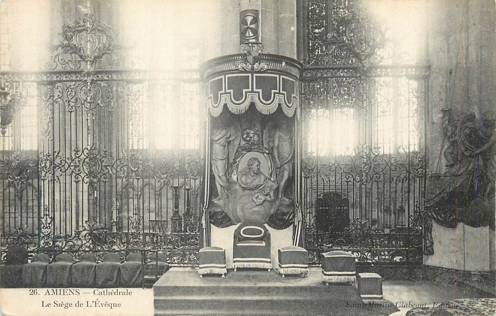 CPA Amiens Cathedrale Le Siege de l Eveque 