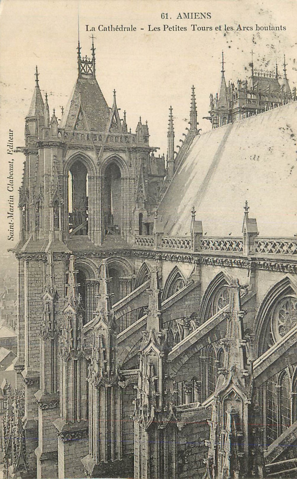 CPA Amiens La Cathedrale Les petites Tours et les Ares boutants 