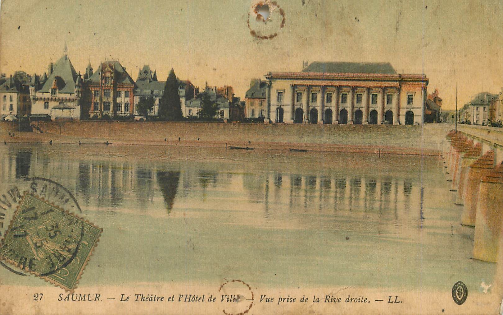 Saumur — Le Théâtre et l'Hôtel de Ville — Vue prise de la Rive droite — LL.