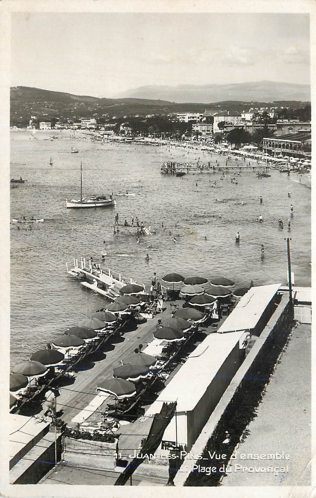 CPM Juans les Pins Vue d ensemble Plage de Provetical 