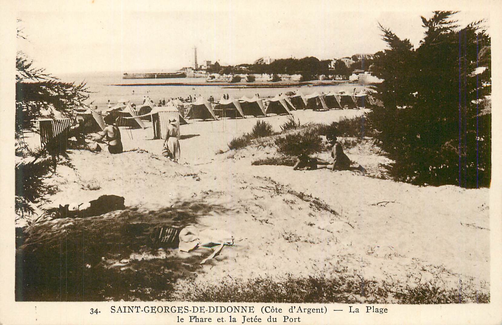 CPA Saint Georges de Didonne Cote d Argent La Plage Le Phare et la Jetee du Port 