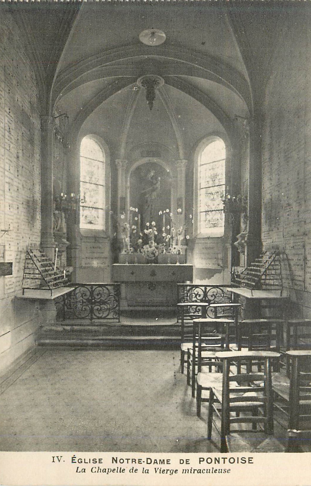 CPA Eglise Notre Dame de Pontoise La Chapekke de la Vierge miraculeuse 