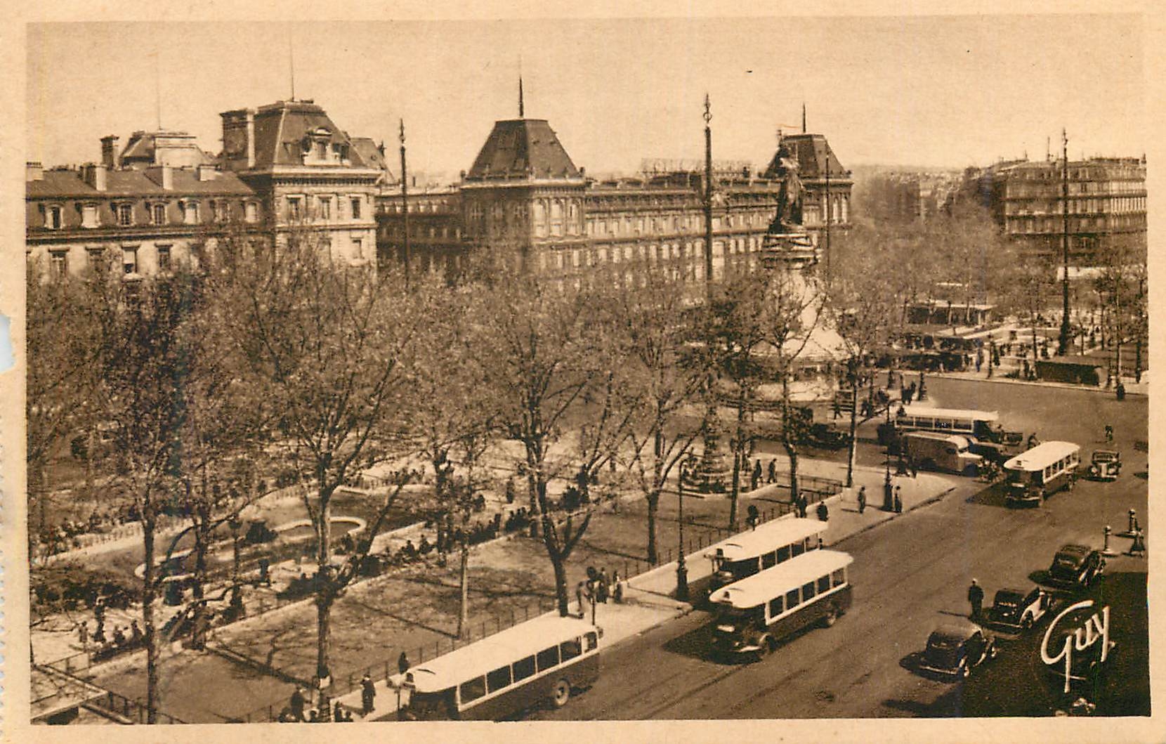 CPA Paris et ses Merveilles Place de la Republique 