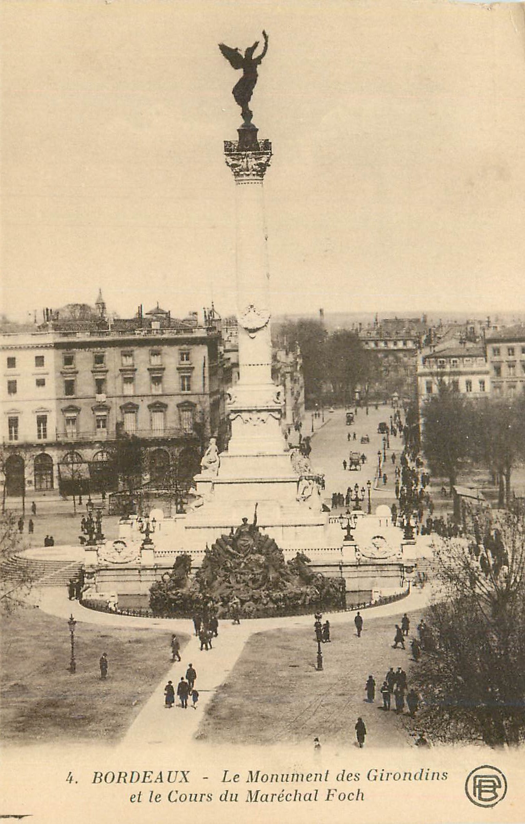 CPA Bordeaux Le monument des Girondins et le Cours du Marechal Foch 