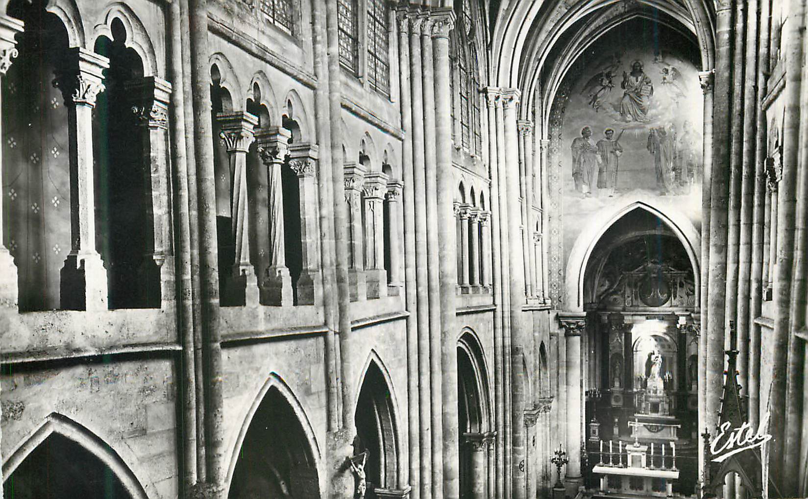 CPM Eglise Saint Germain de Dourdan Perspective de la Nef et Triforium 