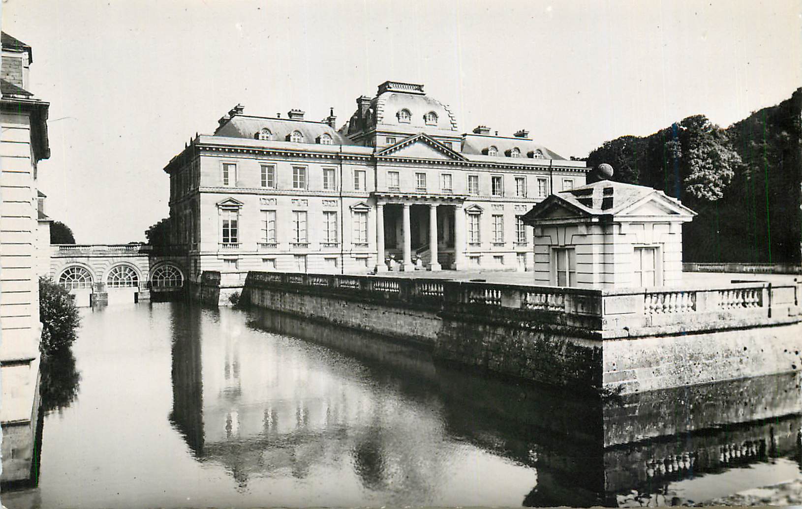 CPM Env de St Cheron S O Le Val St Germain Chateau du Marais Les Douves 