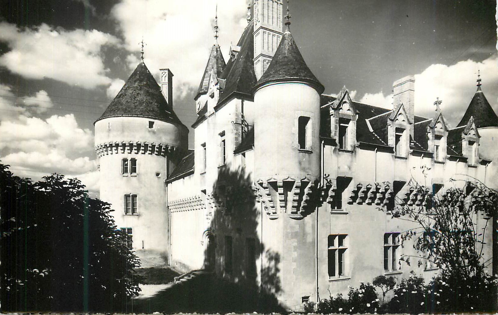 CPM Environs de Malesherbes Loiret Le chateau de Rouville 