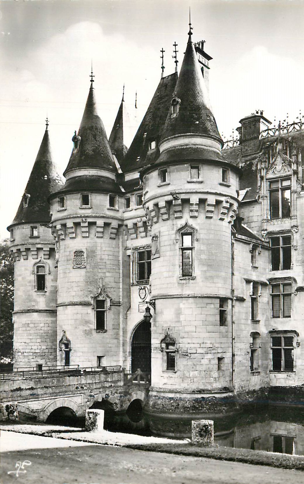 CPM Vigny S et O Le chateau Entree principale 