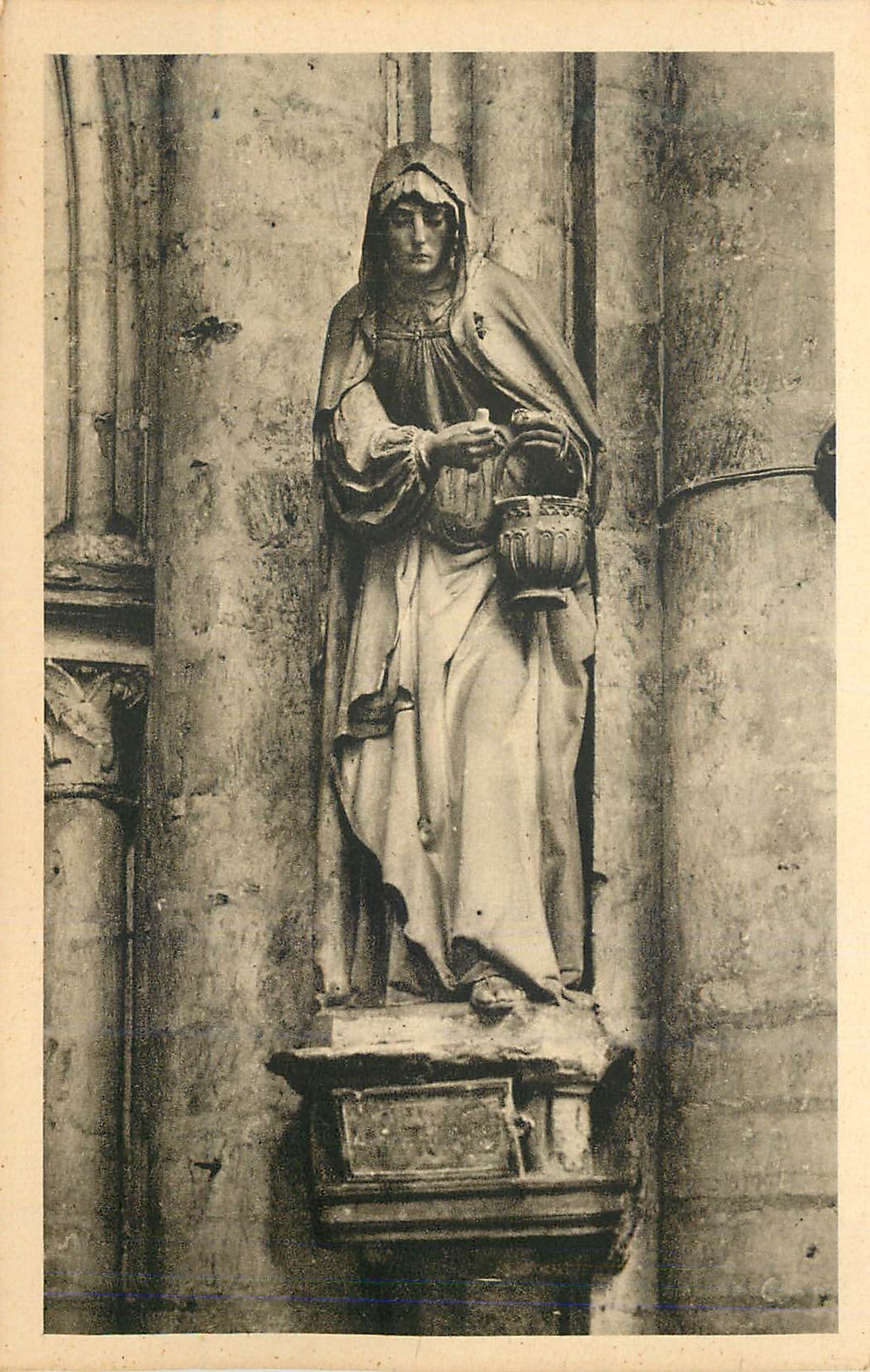 Statue de Sainte Marthe — Église Sainte Madeleine — Troyes (Aube)
