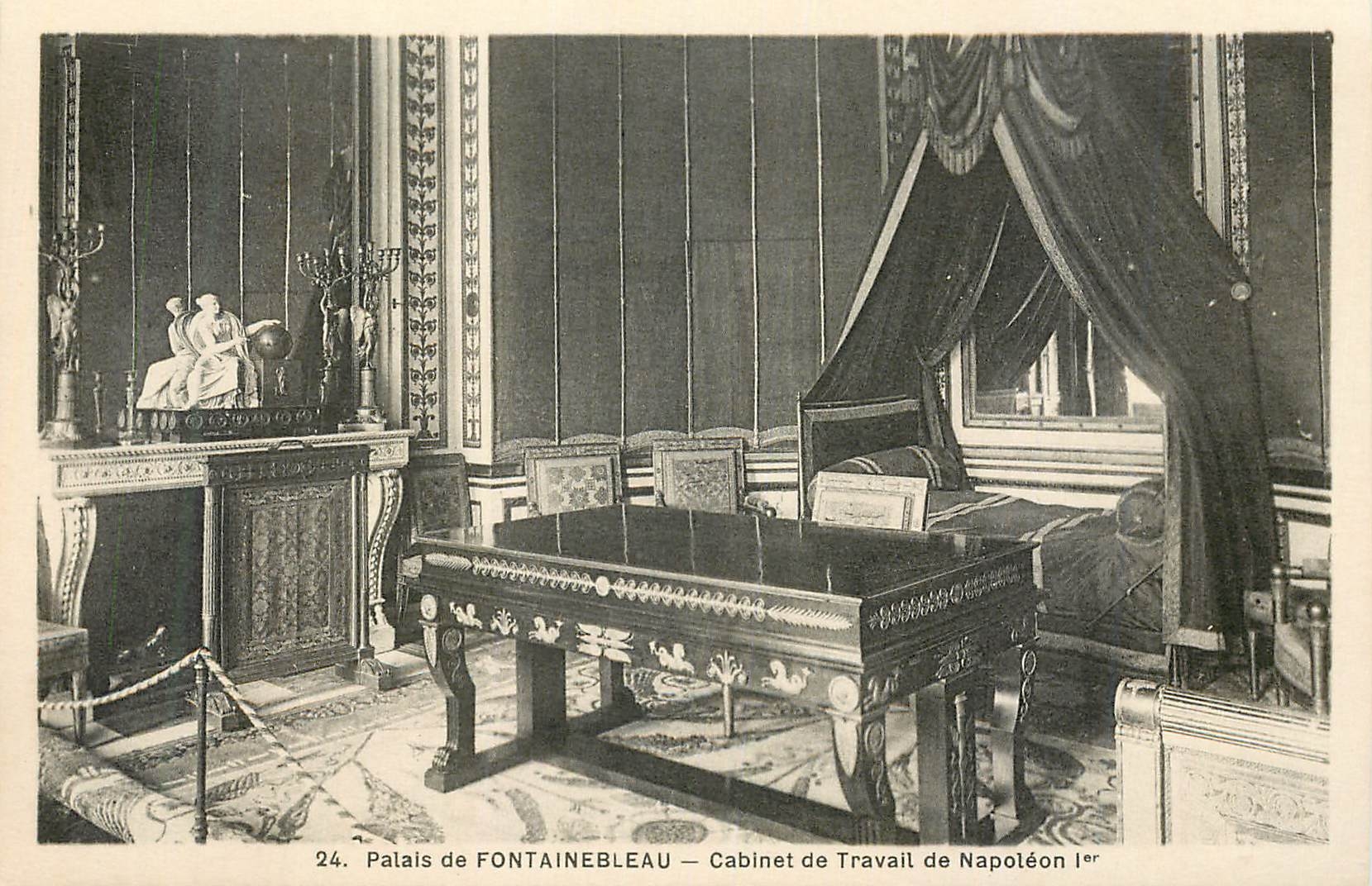 Palais de FONTAINEBLEAU — Cabinet de Travail de Napoléon Ier — n°24