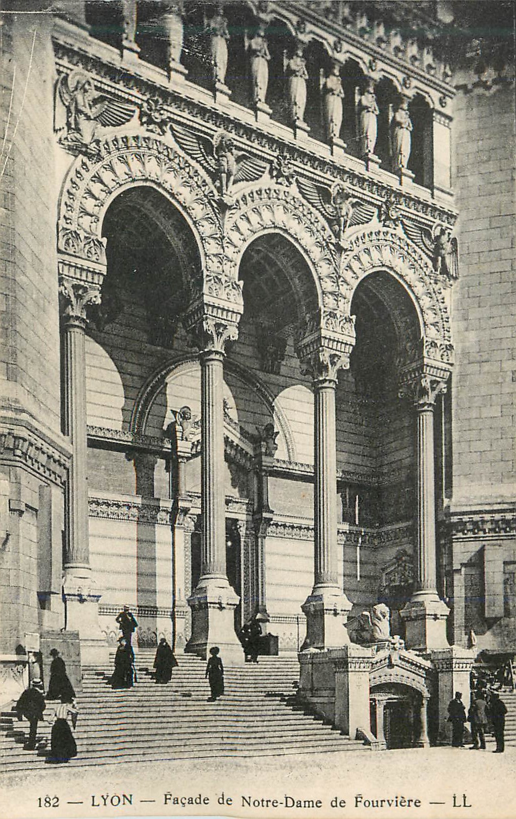 CPA Lyon Facade de Notre Dame de Fourviere 