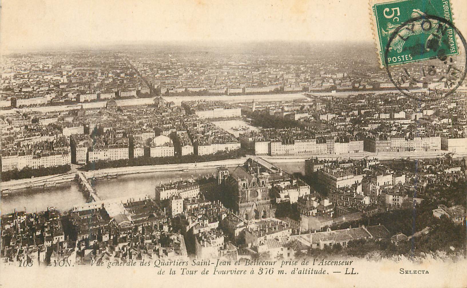 CPA Lyon Vue generale des Quartiers Saint Jean et Bellecour prise de l Ascenseur de la Tour de Fourviere 