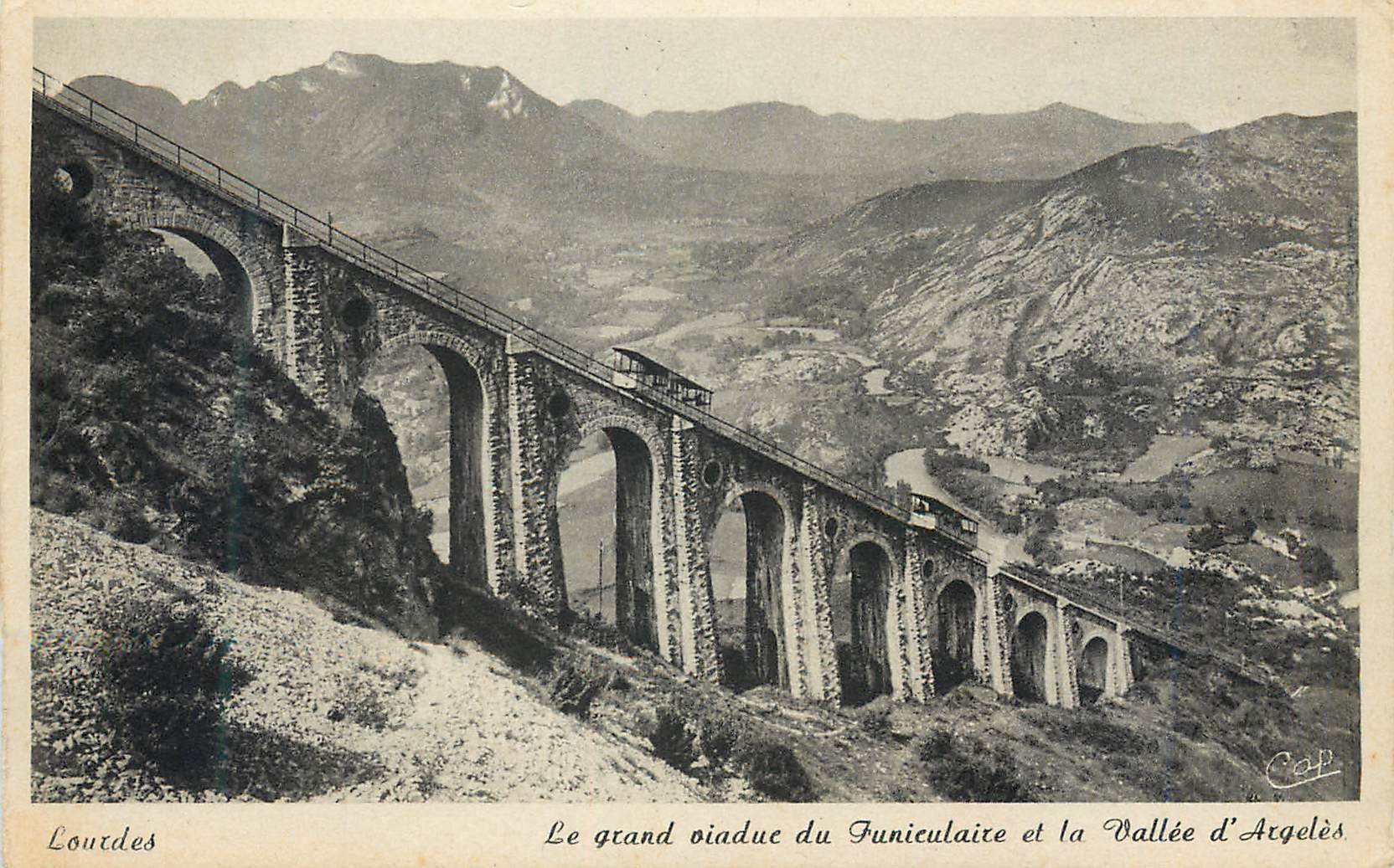 CPA Lourdes Le grand viaduc du Funiculaire et le Vallee d Argeles 