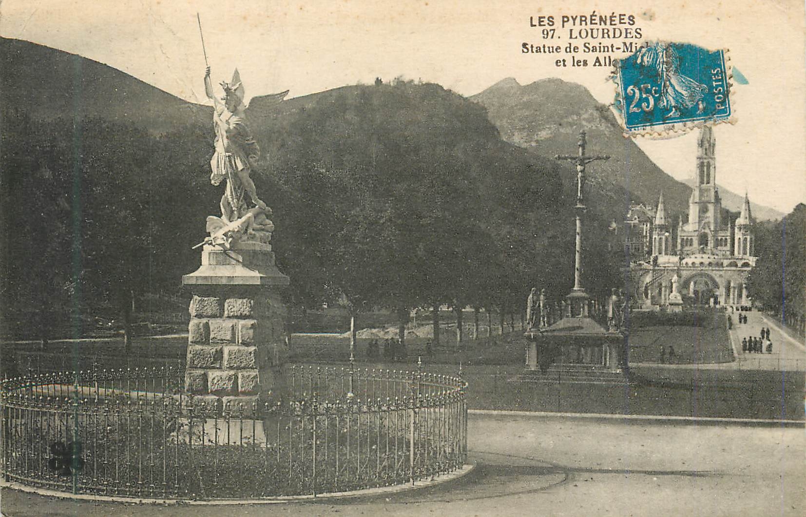 CPA Lourdes Statue de Saint Michel 