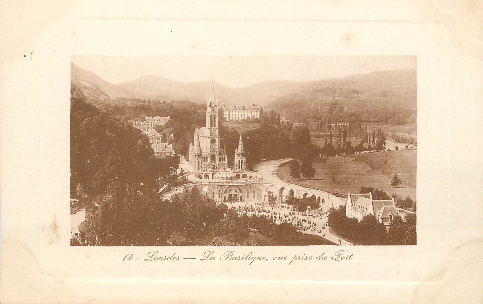 CPA Lourdes La Basilique vue prise du Fort 