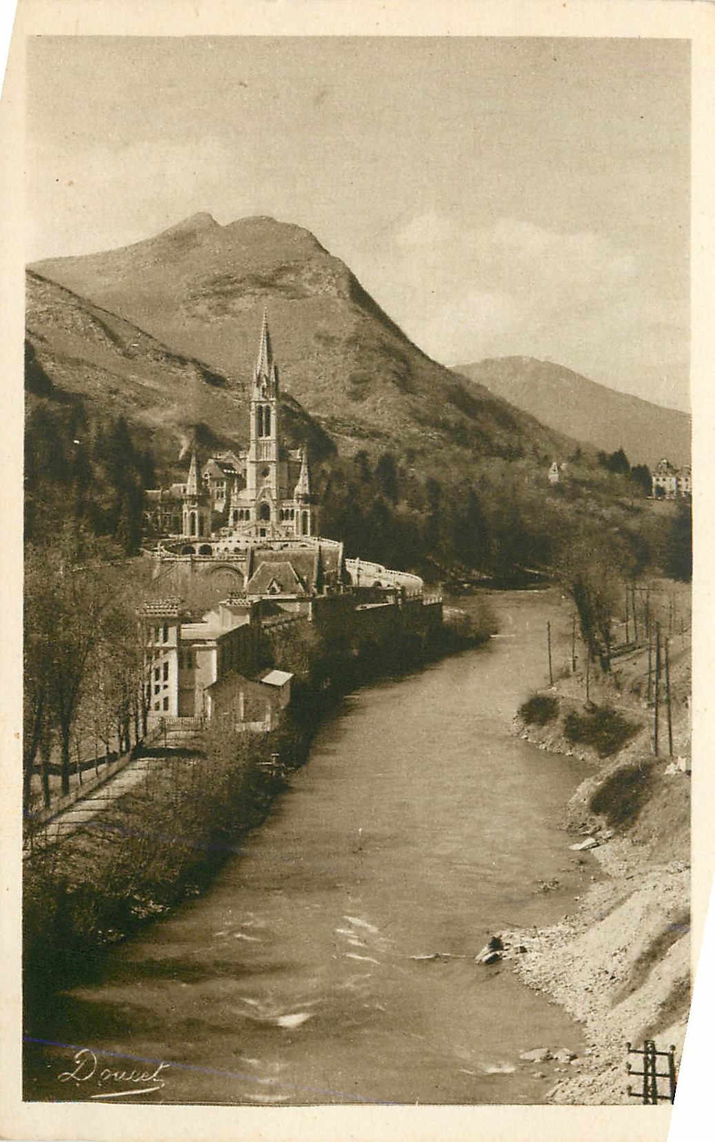 Lourdes — La Basilique et le Gave — Édition Palais du Rosaire - Lourdes