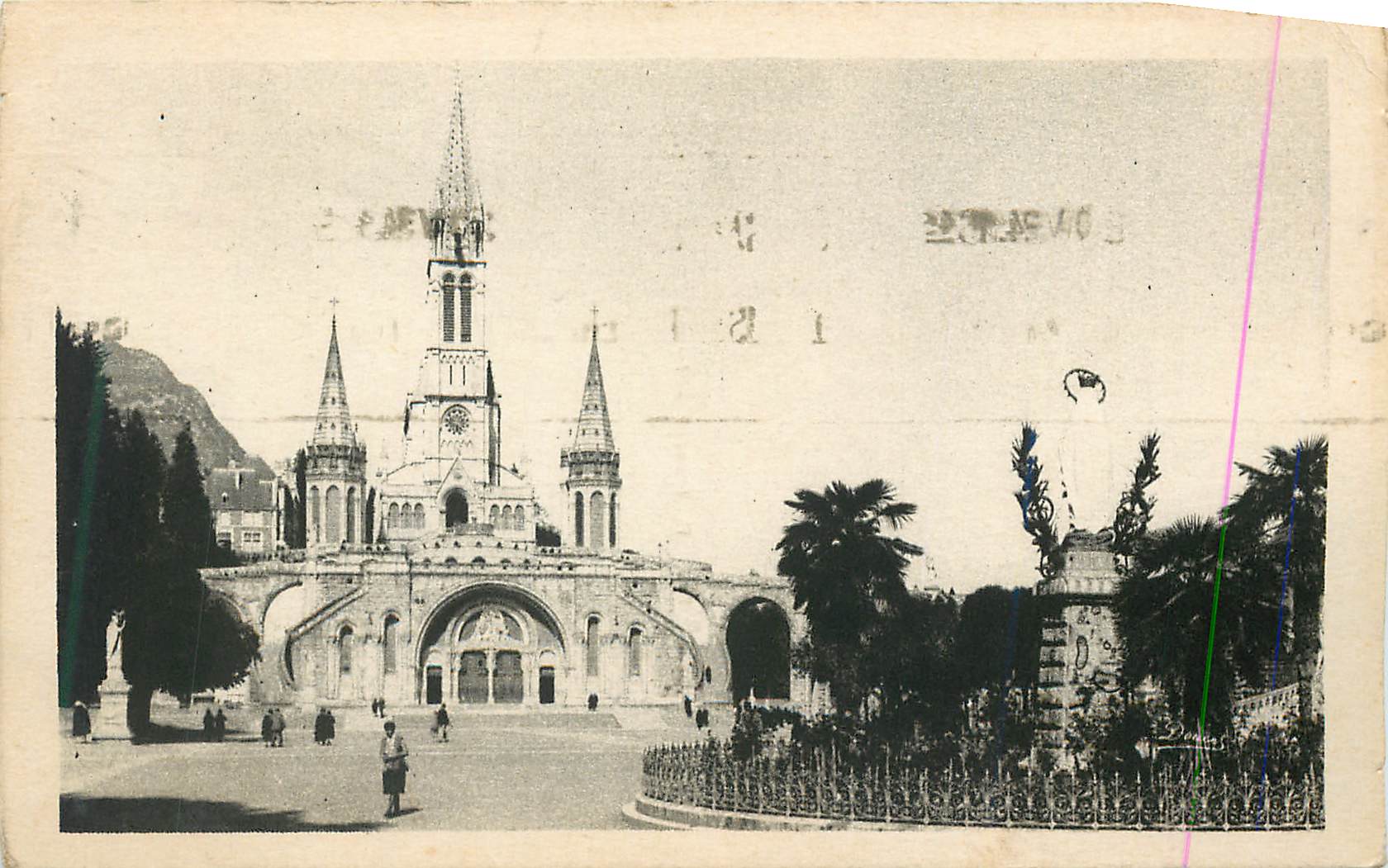 CPA Lourdes La Basilique et le Vieux couronnee 