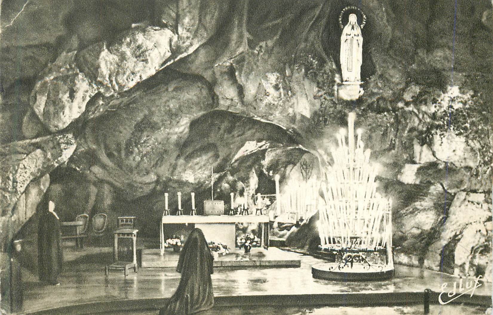 CPA Lourdes La Grotte miraculeuse de nuit 