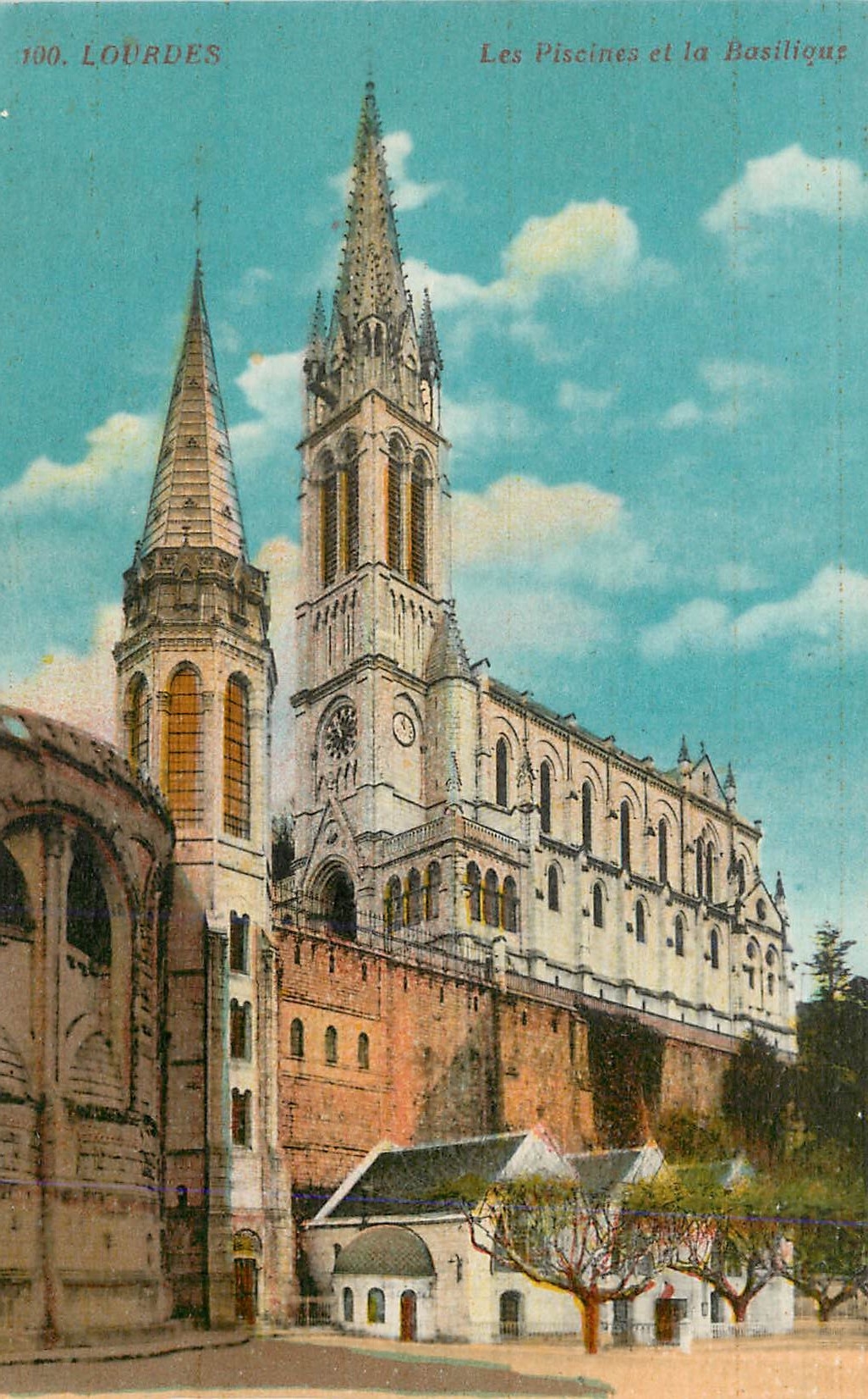 CPA Lourdes Les piscines et la basilique 