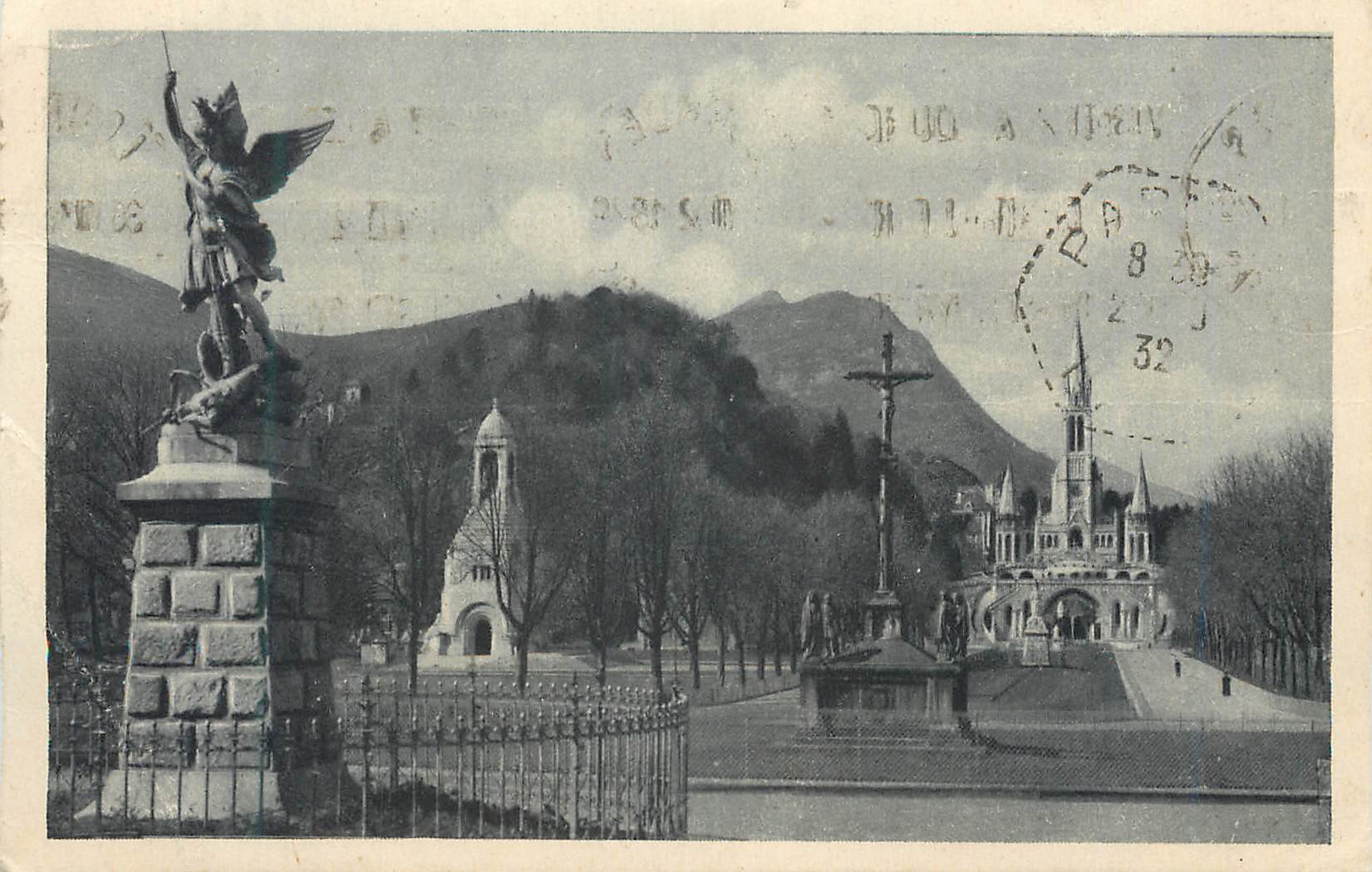 CPA Lourdes St Michel et vue d ensemble de l esplanade 
