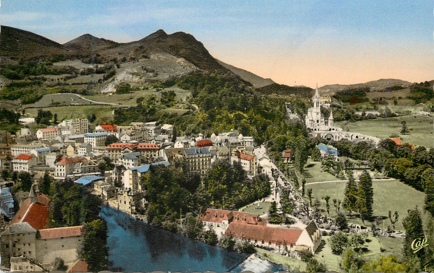 CPM Lourdes Vue prise du Chateau Fort 