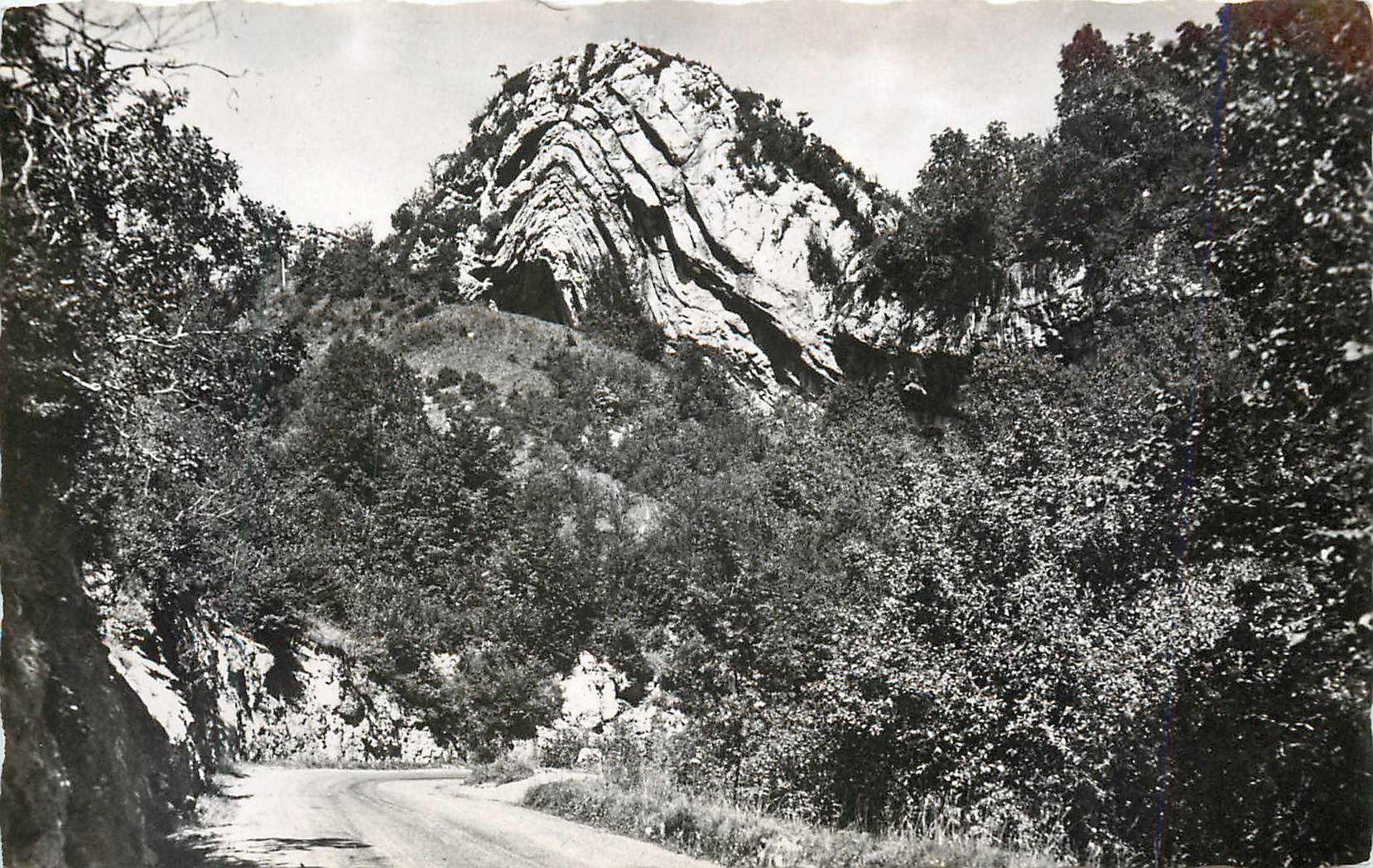 Route de Saint-Claude à La Faucille — Le Chapeau de Gendarme — Édition et Photo E. Pronet
