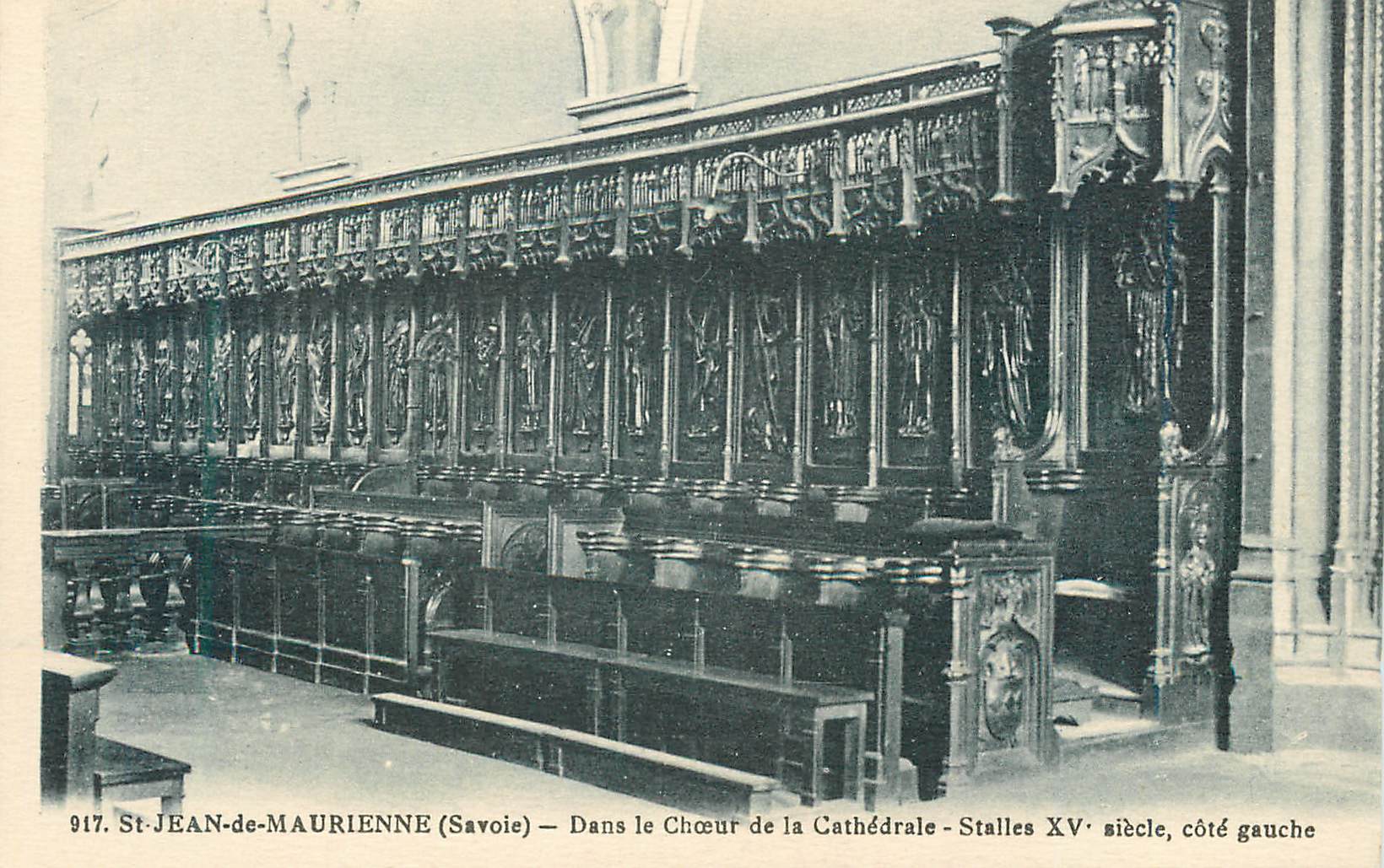 CPA St Jean de Maurienne Savoie Dans le choeur de la Cathedrale 