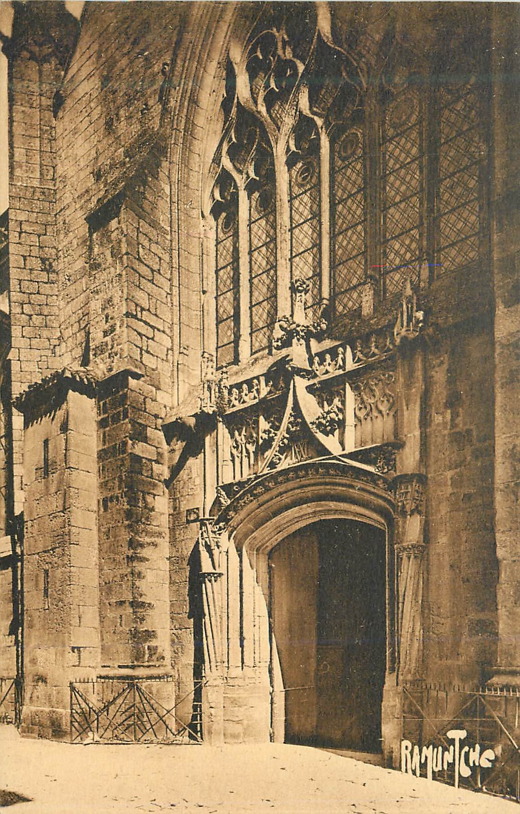 CPA Fontenay Le Comte Facade de l Eglise Notre Dame 