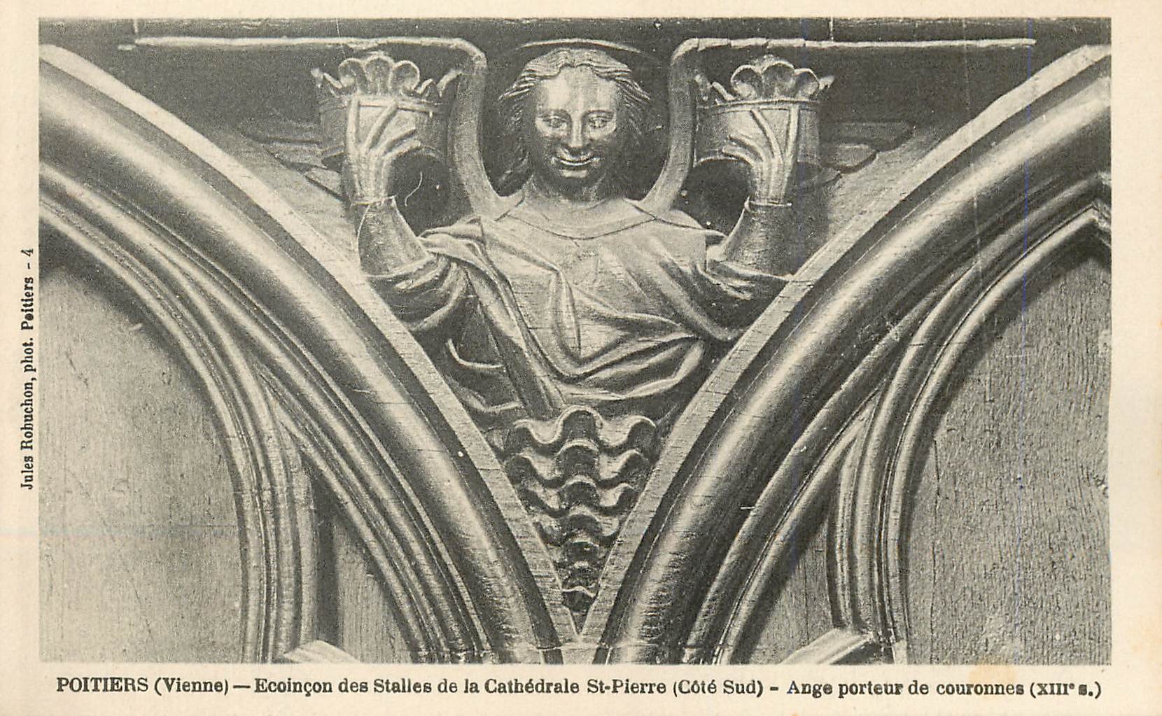 Poitiers (Vienne) — Ecoïnçon des Stalles de la Cathédrale St-Pierre (Côté Sud) — Ange porteur de couronnes (XIIIe s.) — Jules Rohuchon, phot. Pétiliers - 4