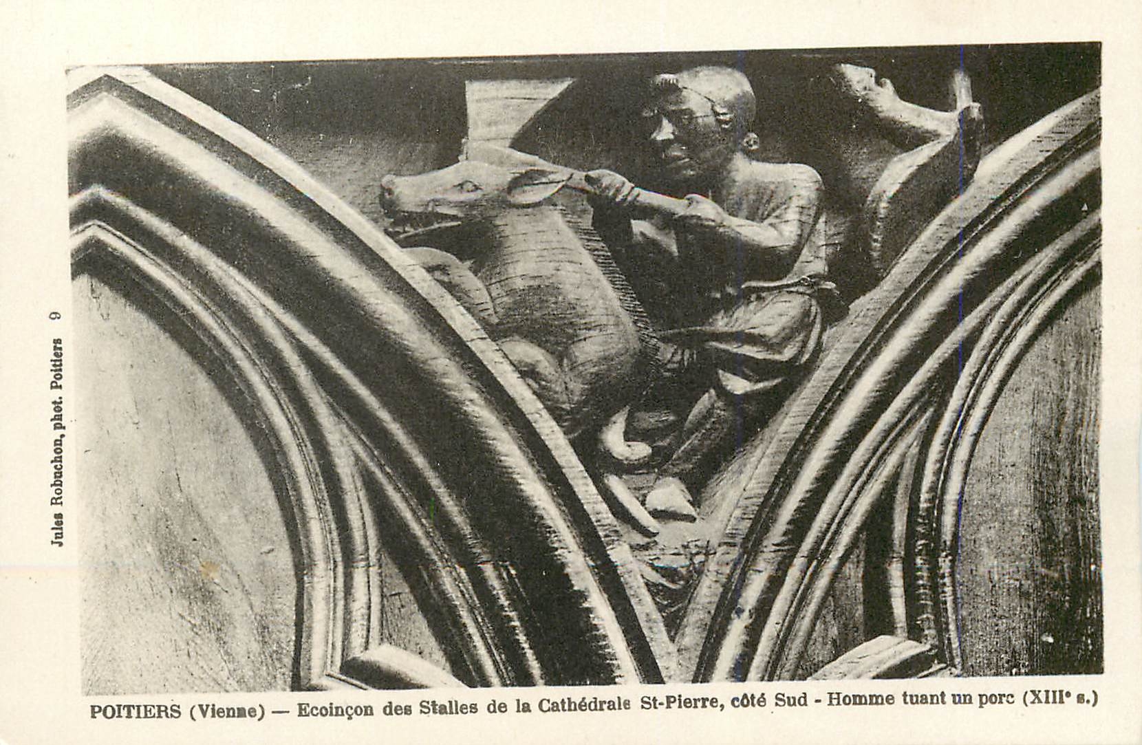 POITIERS (Vienne) — Ecoinçon des Stalles de la Cathédrale St-Pierre, côté Sud — Homme tuant un porc (XIIIe s.)