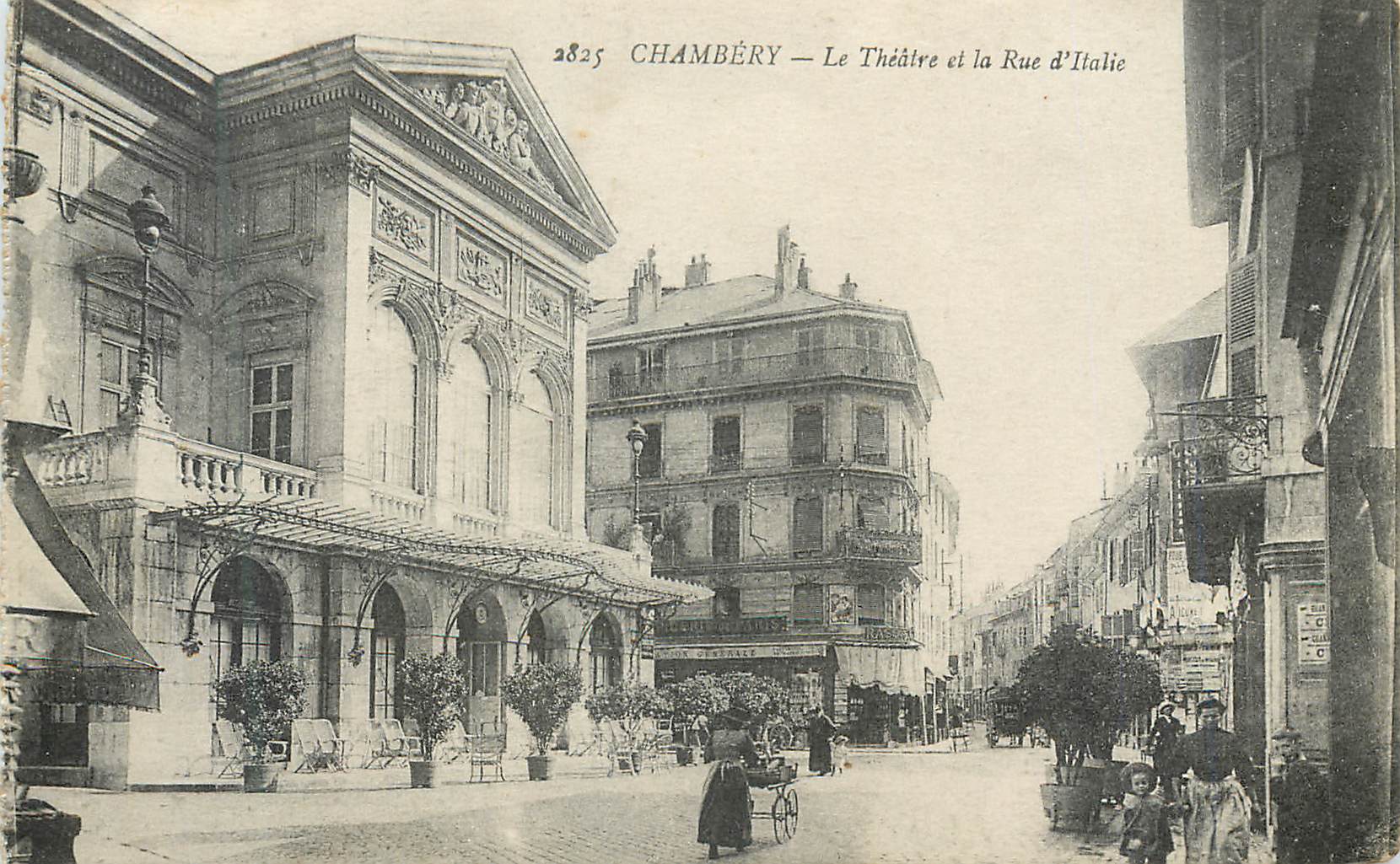 CPA Chambery Le Theatre et la Rue d Italie 