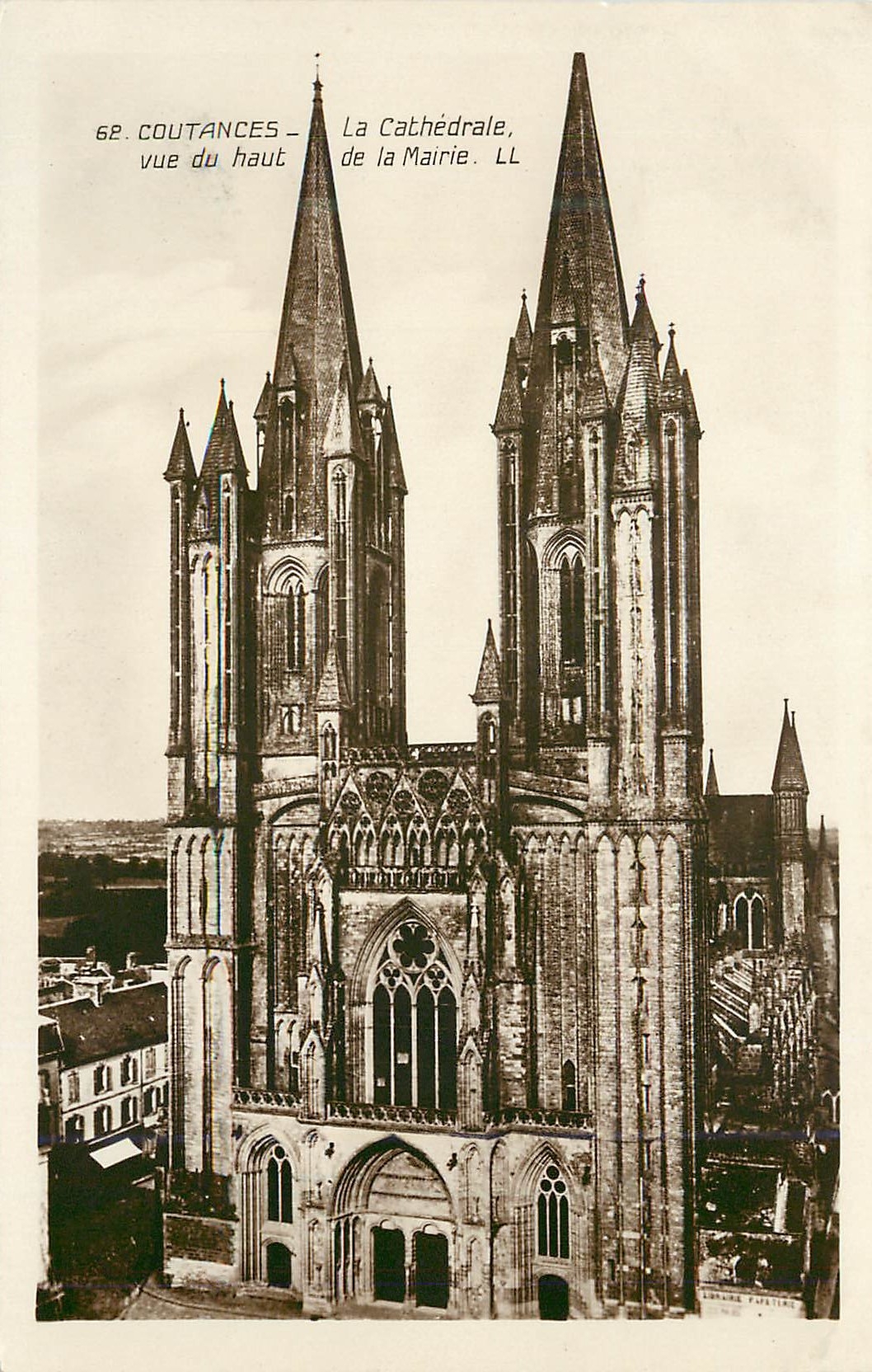 Coutances — La Cathédrale, vue du haut — LL