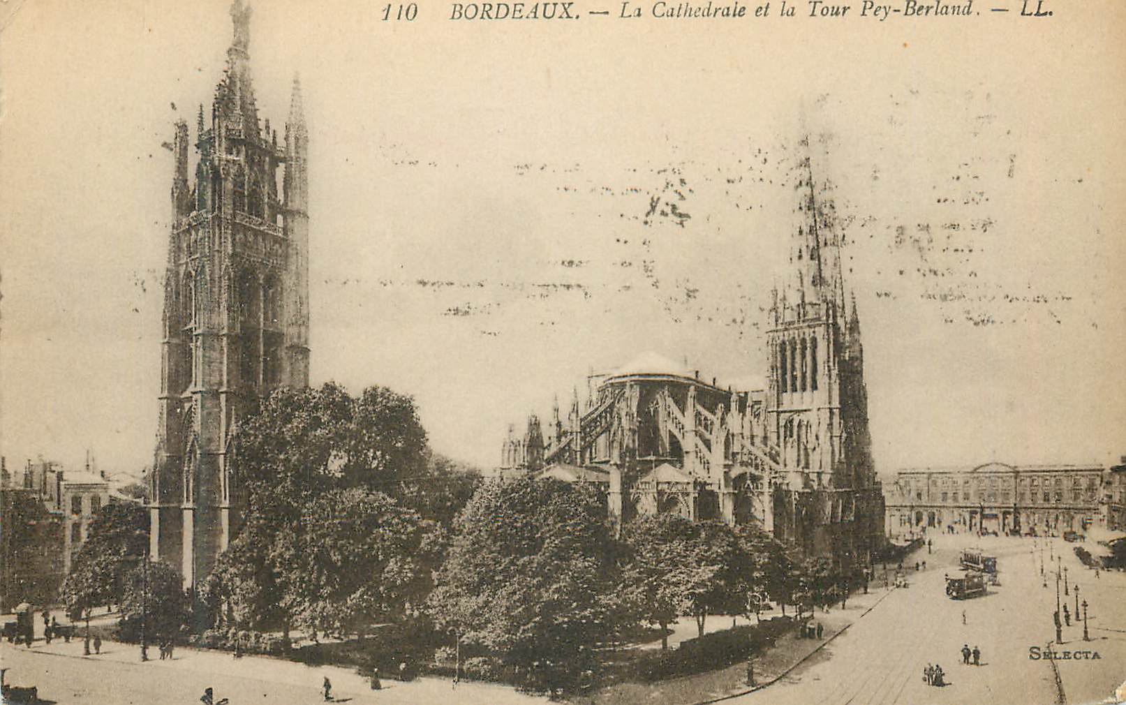 CPA Bordeaux La Cathedrale et le Tour Pey Berland 