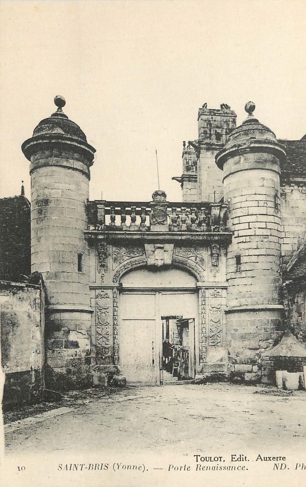 CPA Saint Bris Yonne Porte Renaissance 