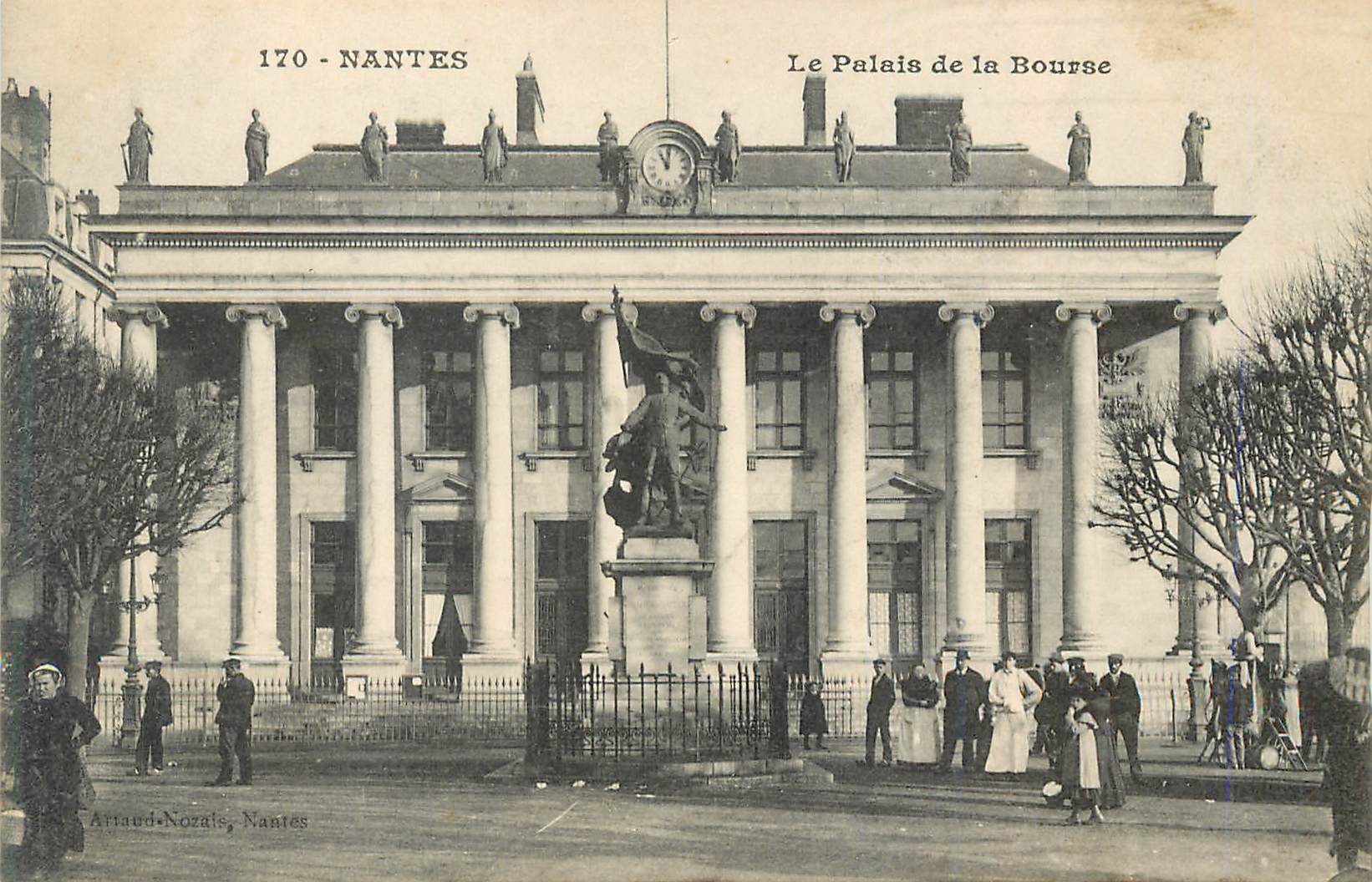 CPA Nantes Le Palais de la Bourse 