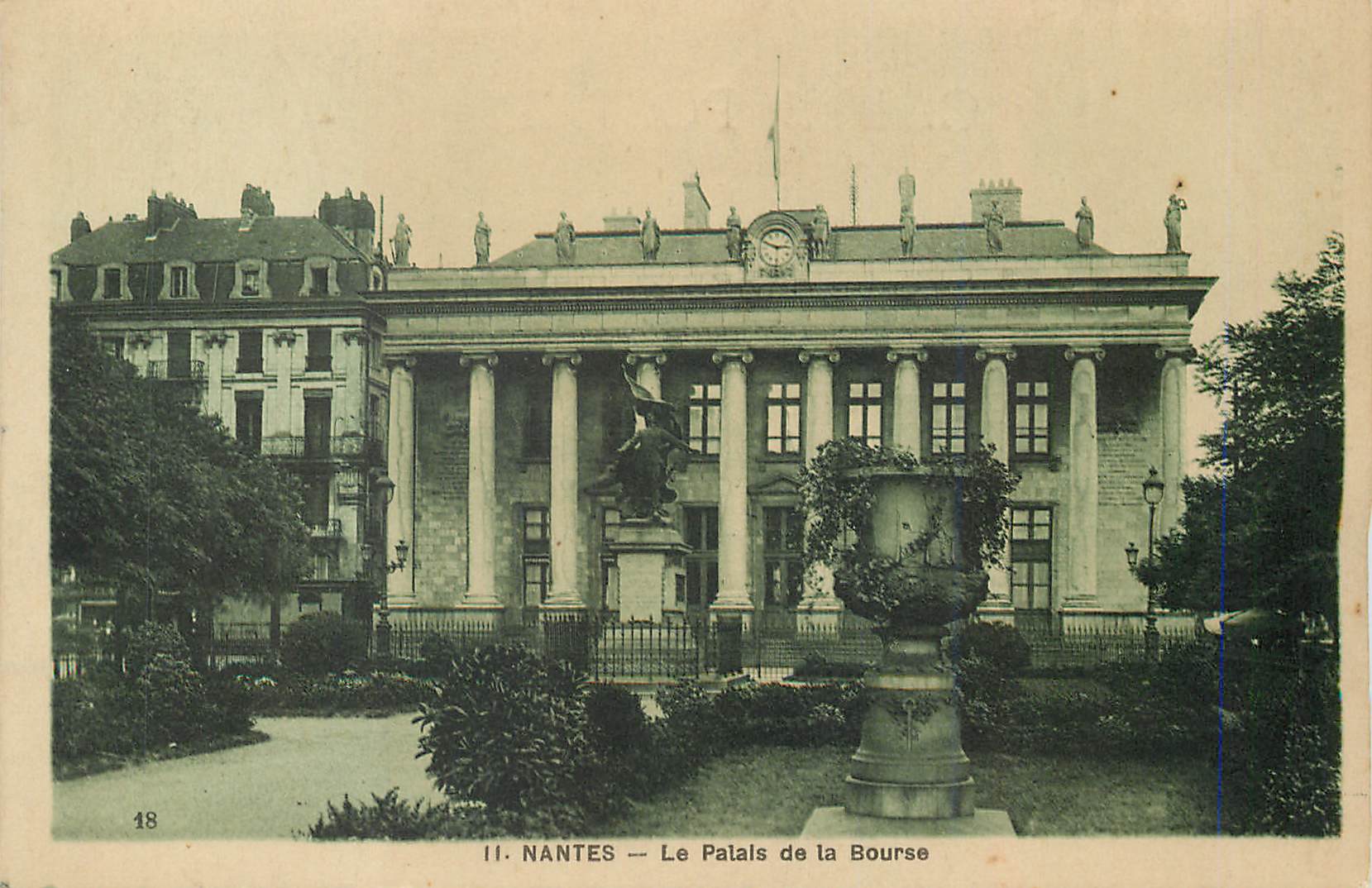 CPA Nantes Le Palais de la Bourse 