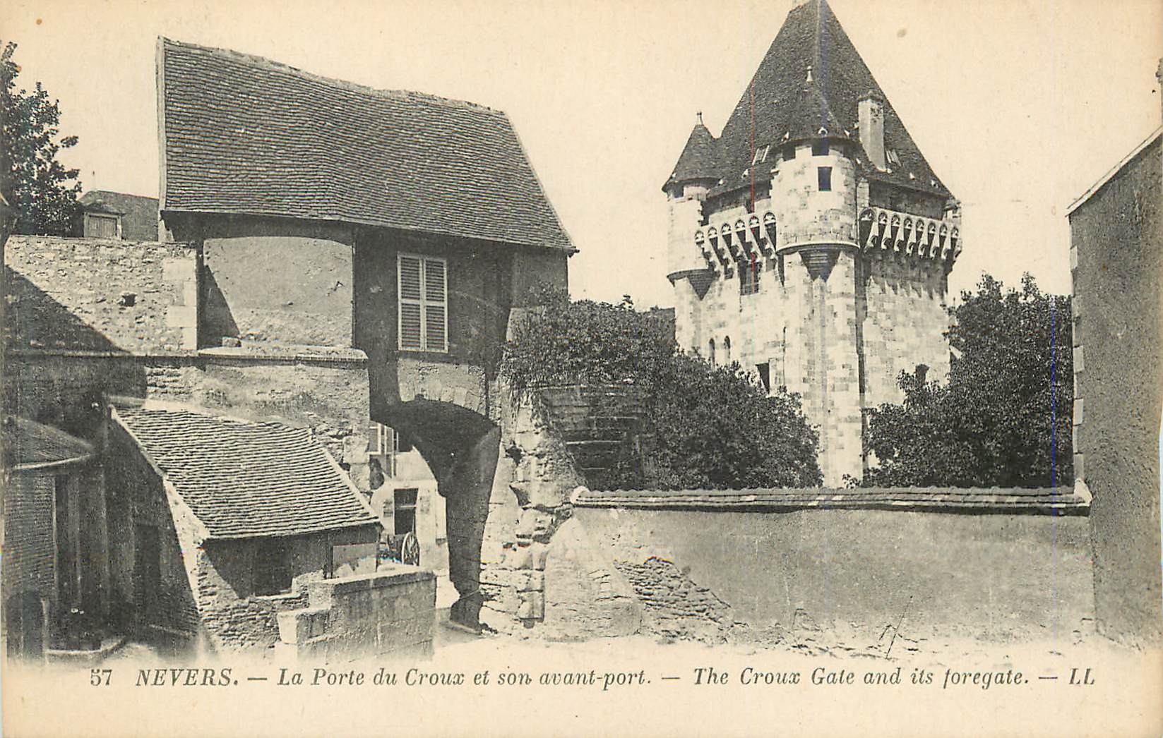 CPA Nevers La Porte du Croux et son avant port 