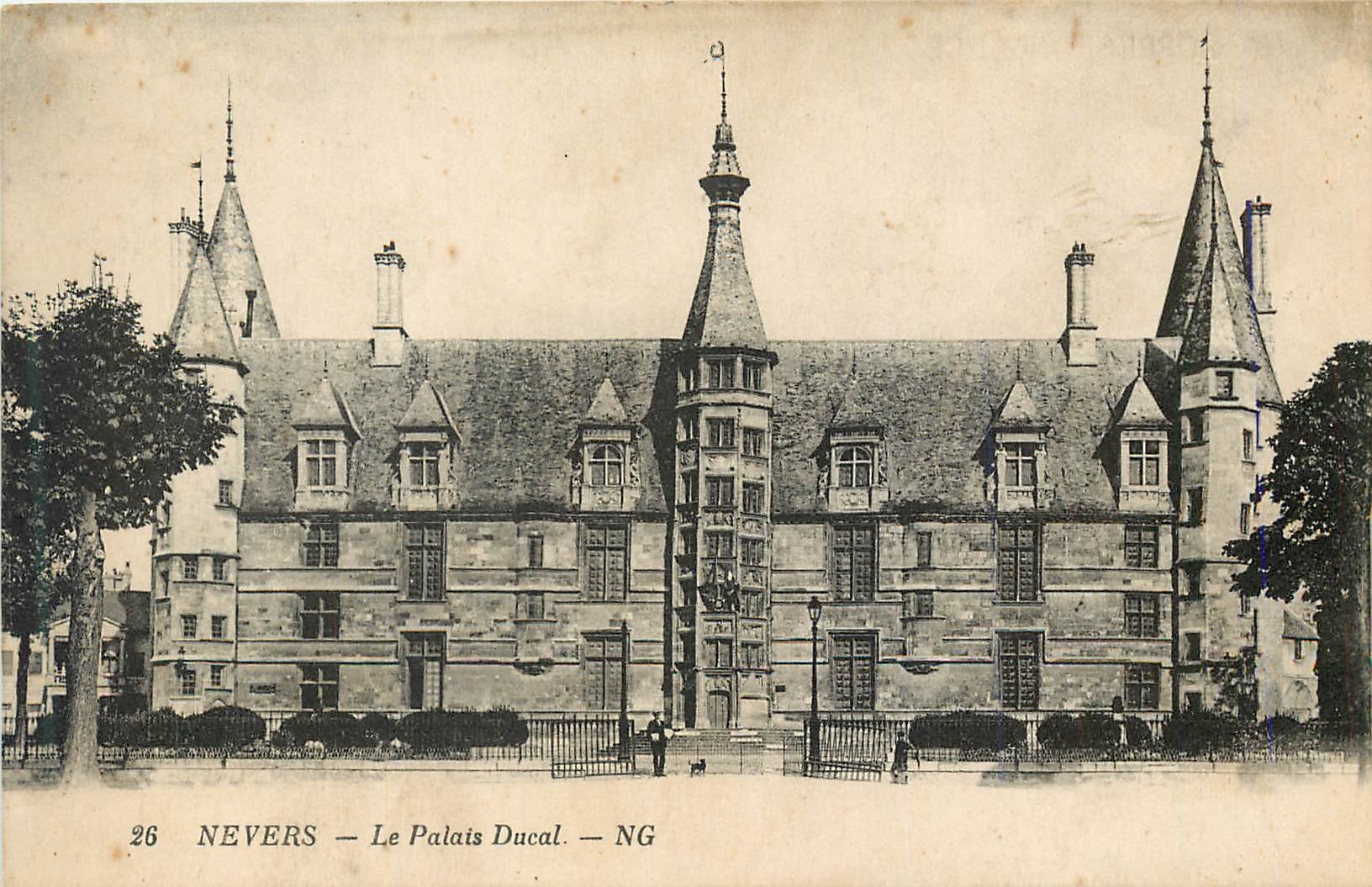 Nevers — Le Palais Ducal — NG