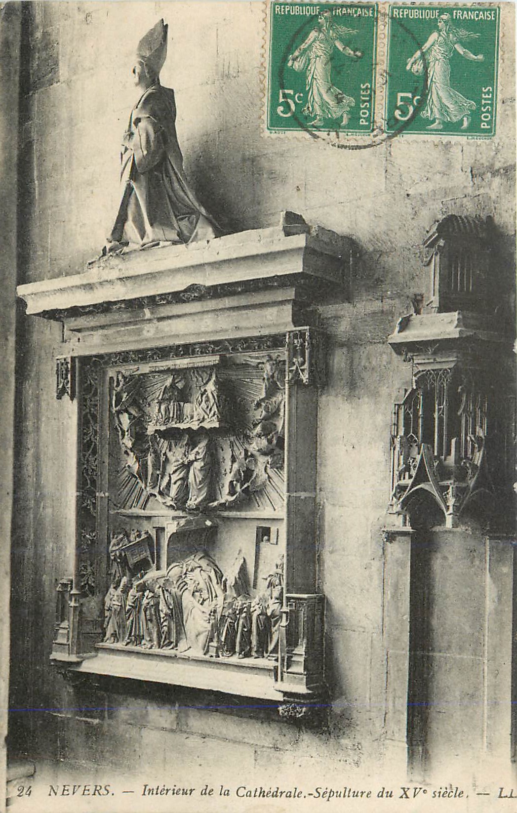 Nevers — Intérieur de la Cathédrale — Sépulture du XVᵉ siècle — LL
