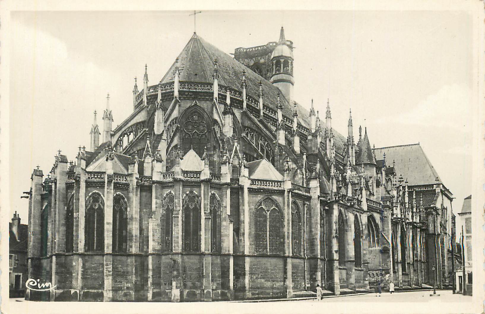 CPM Nevers La Cathedrale St Cyr Vue d'ensemble 