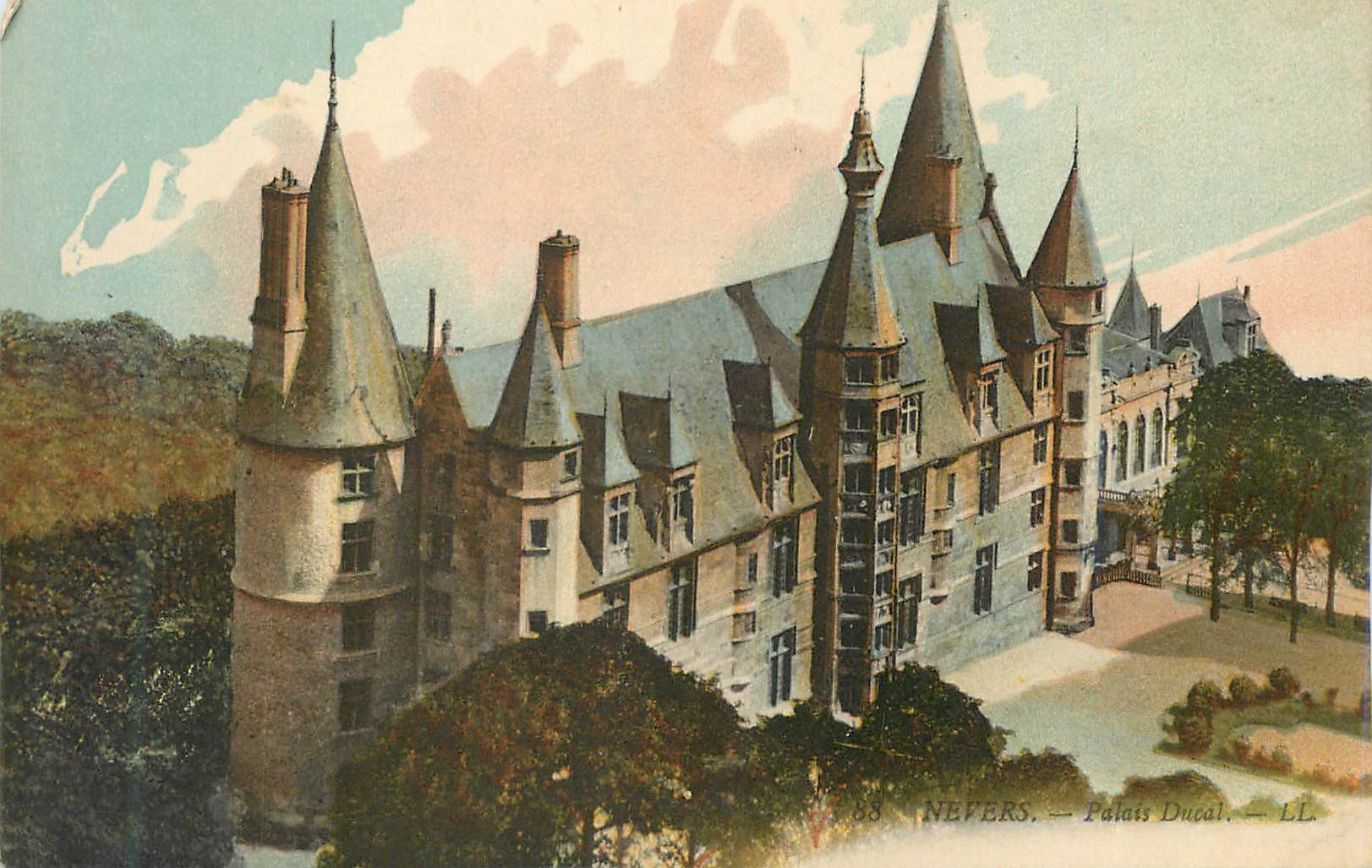 CPA Nevers Palais Ducal 