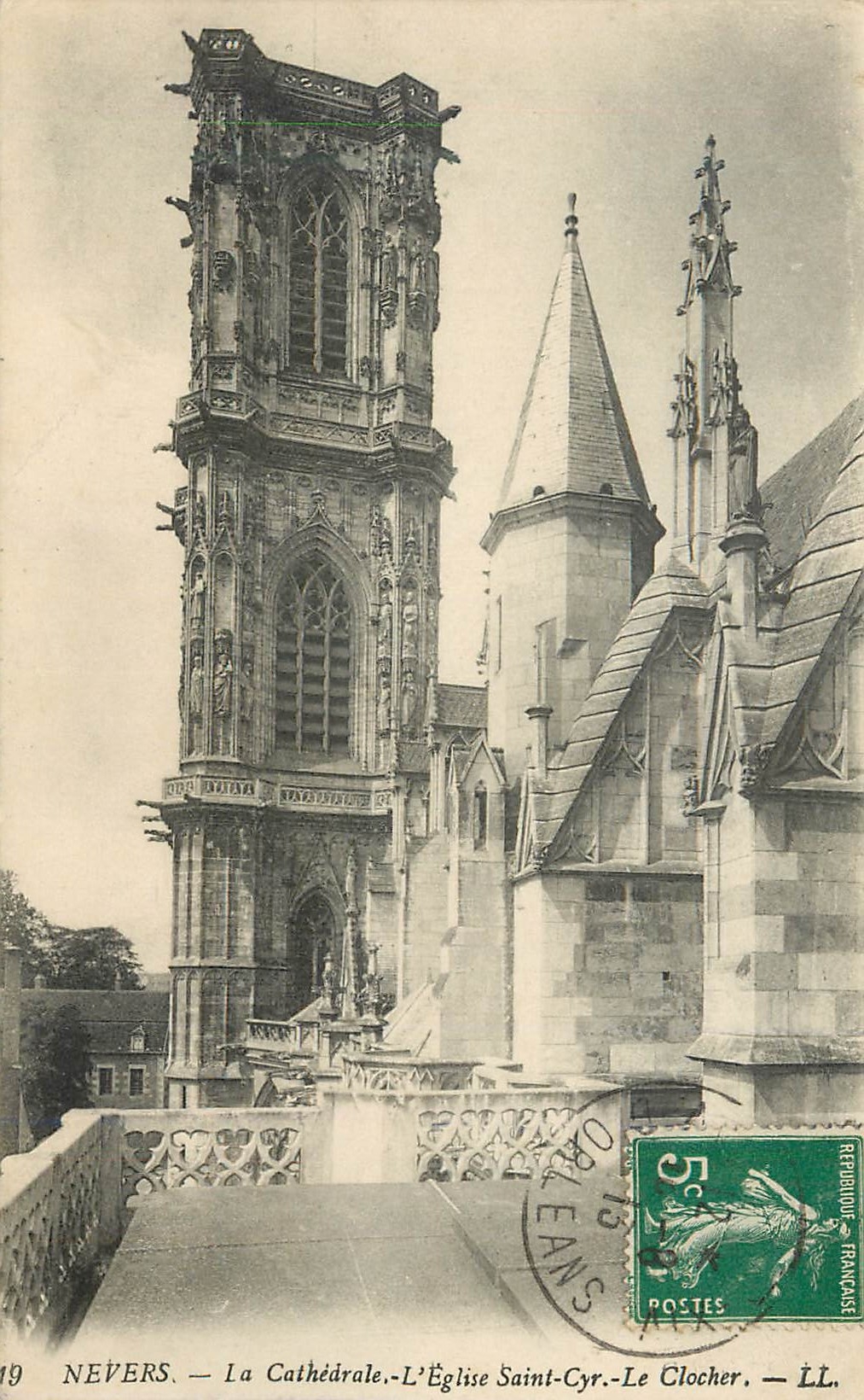 CPA Nevers La Cathedrale L'Eglise Saint Cyr Le Clocher 